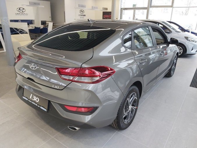 Hyundai i30, sedan, Nová fastback Family Comfort 1,0 T-GDI 88 kW, barva šedá