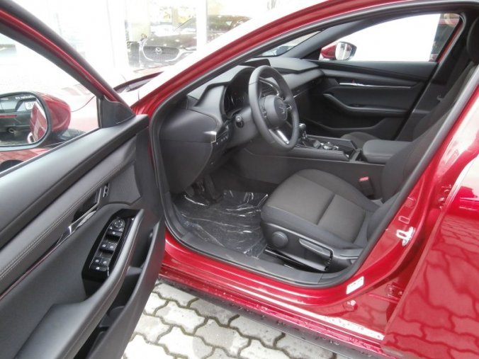 Mazda 3, Skyactiv G122, barva červená