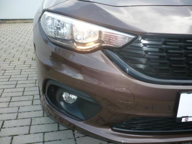 Fiat Tipo, HB 1.4 16v ITALIA, barva hnědá