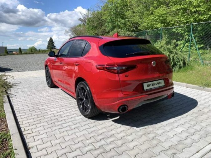 Alfa Romeo Stelvio, 2.0 Turbo 280k Q4 VELOCE, barva červená