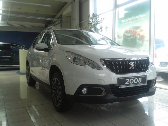 Peugeot 2008, ACTIVE 1,2 PureTech 82k, barva červená