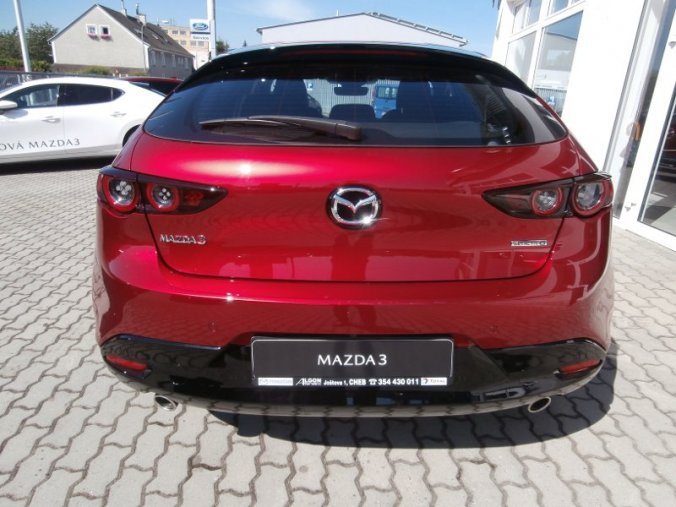 Mazda 3, Skyactiv G122, barva červená