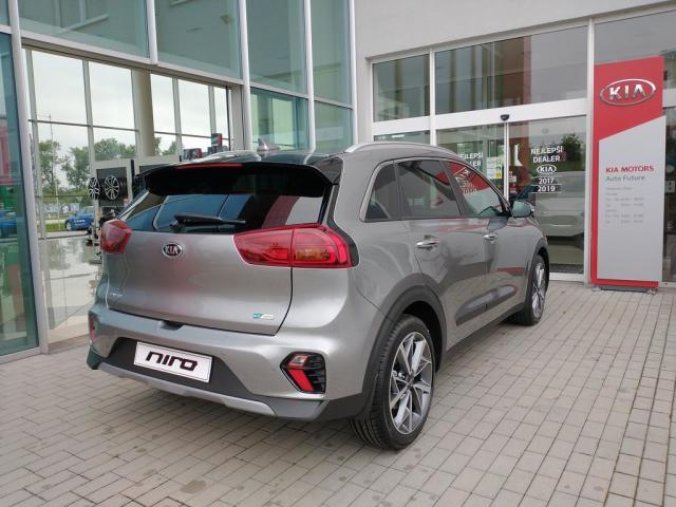 Kia Niro, 1.6 GDi HEV 6DCT Spring ed., barva stříbrná