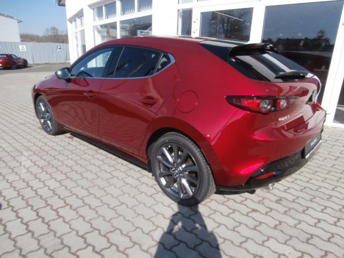 Mazda 3, Skyactiv G122, barva červená