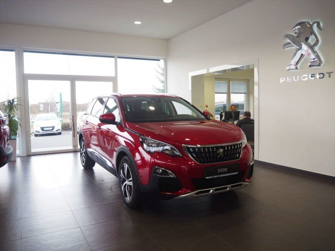 Peugeot 5008, ALLURE 1.2 PureTech 130k EAT8, barva červená