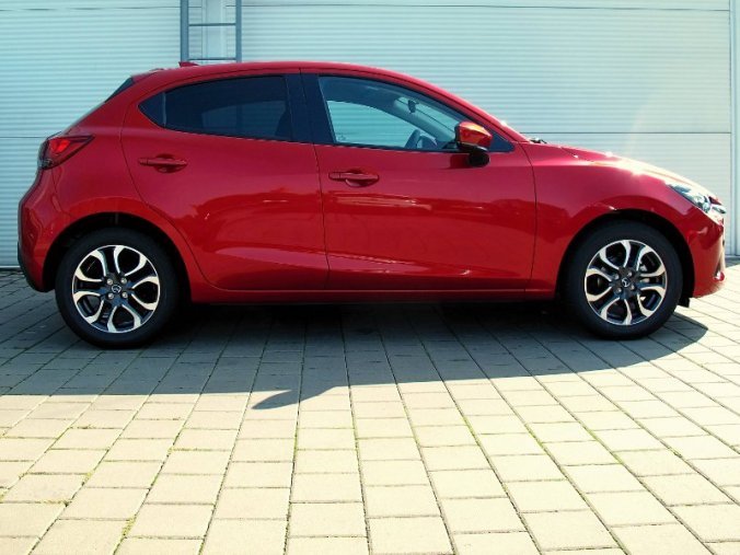 Mazda 2, 1,5 Skyactiv-G 66k/90kW 5MAN, barva červená