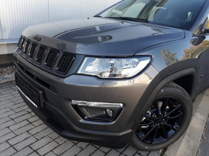 Jeep Compass, 1.3 150 PS NIGHT EAGLE automat, barva šedá