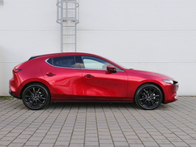 Mazda 3, 2,0 Skyactiv-X 180k/132kW MAN, barva červená