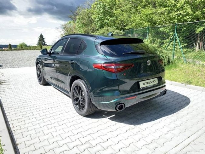 Alfa Romeo Stelvio, 2.0 Turbo 280k Q4 VELOCE, barva zelená