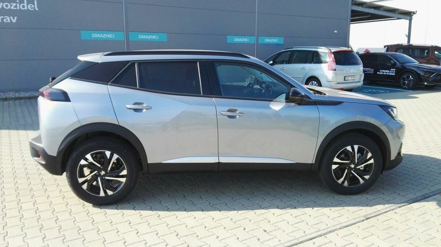 Peugeot 2008, Peugeot 2008 ALLURE PACK 1.2i 130k AUT8 NAV, barva stříbrná