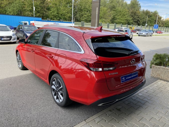 Hyundai i30, 1,5 T-GDI 117 kW iMT MHEV, barva červená
