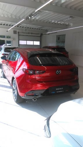 Mazda 3, Skyactiv G122 AT, barva červená