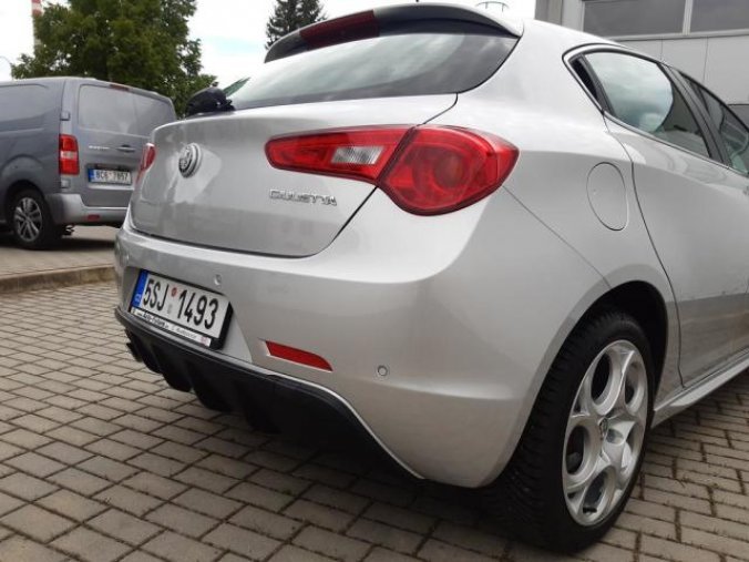 Alfa Romeo Giulietta, 1.4TBi 120PS Ti, barva stříbrná