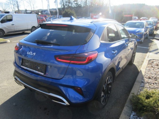 Kia XCeed, 1,5 T-GDi GPF 7DCT TOP, barva červená