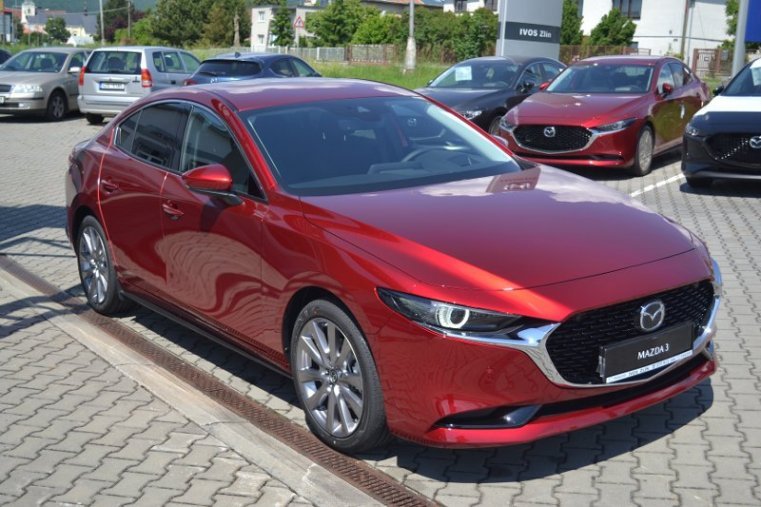 Mazda 3, Skyactiv G122, barva červená