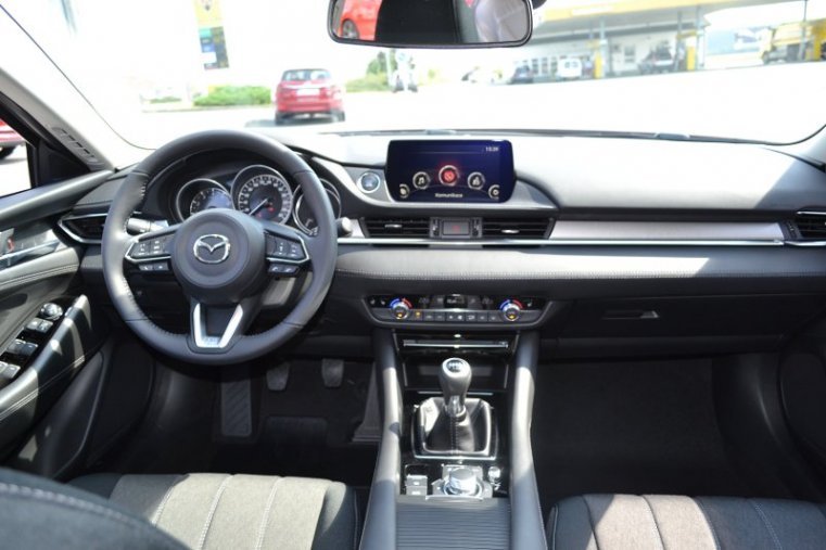 Mazda 6, 2.0i 145k, barva červená