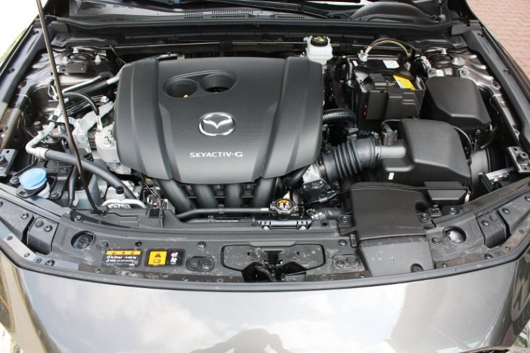 Mazda 3, SKYACTIV-G, barva šedá