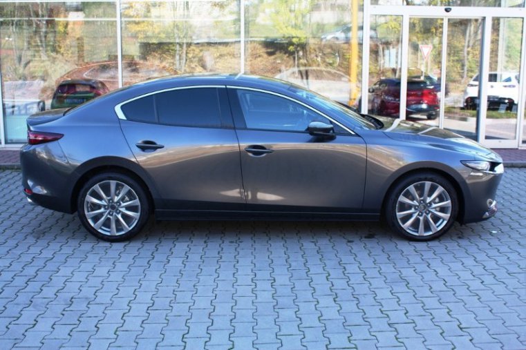 Mazda 3, SKYACTIV-X, barva šedá