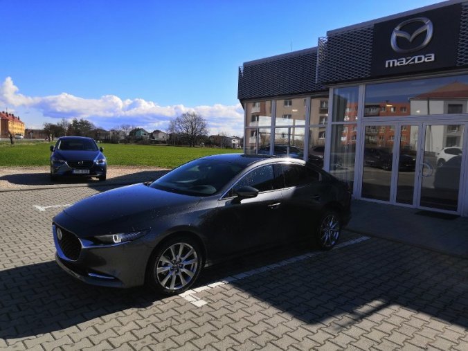 Mazda 3, 2,0 Sky-X 132kW/180k, barva šedá