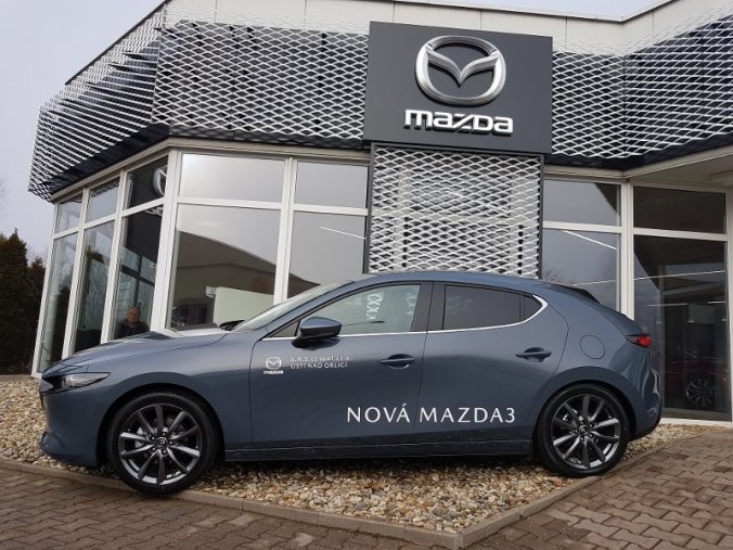 Mazda 3, Skyactiv-G122, barva šedá