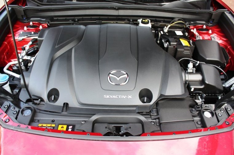 Mazda CX-30, SKYACTIV-X, barva červená