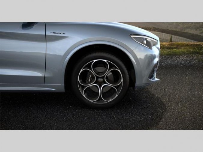 Alfa Romeo Stelvio, Veloce 4x4 2,0 280PS,nový mod., barva stříbrná