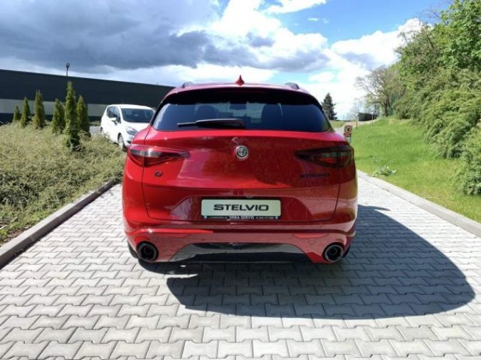 Alfa Romeo Stelvio, 2.0 Turbo 280k Q4 VELOCE, barva červená