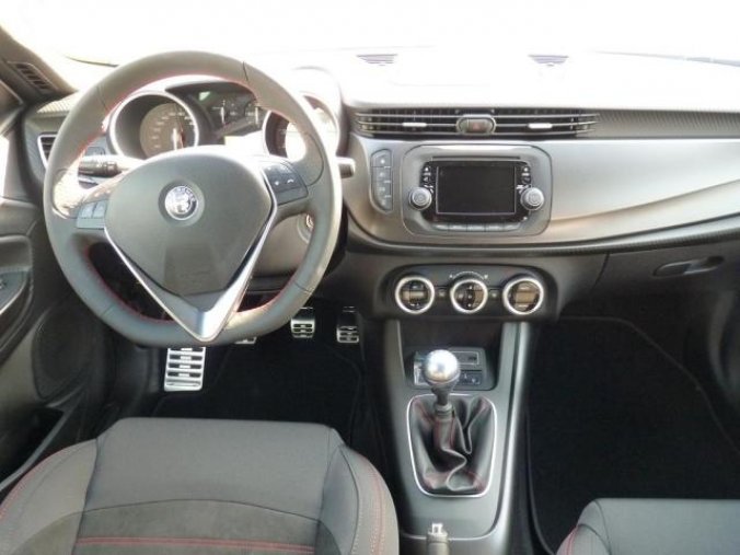 Alfa Romeo Giulietta, 1.4TBi 120PS Sport, barva bílá