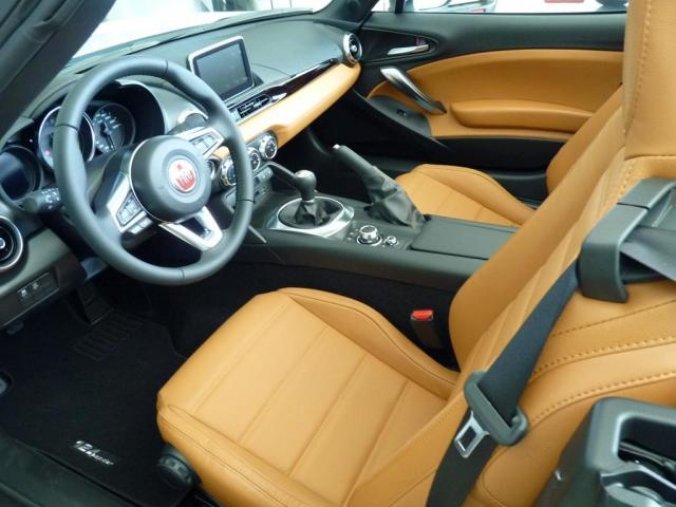 Fiat 124 Spider, 1.4 140k MT Lusso, barva bílá