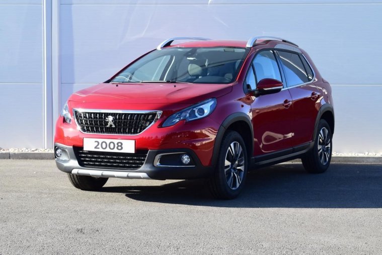 Peugeot 2008, ALLURE 1.2 PureTech 130k MAN, barva červená