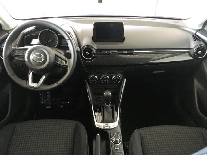 Mazda 2, 1.5i, barva červená