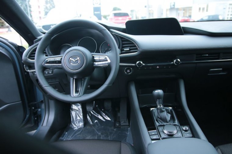 Mazda 3, 2,0 Skyactiv-X180k, barva šedá