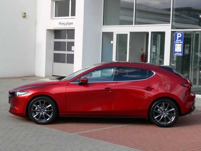 Mazda 3, 2.0 Skyactiv G122, barva červená