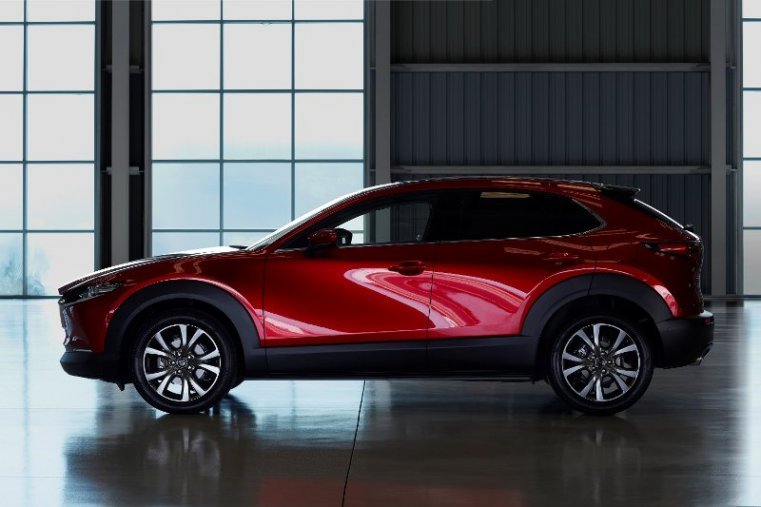 Mazda CX-30, 2,0i, barva červená