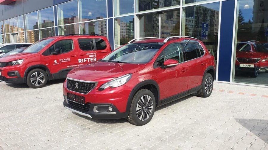 Peugeot 2008, 1.2 PureTech 110k, 6M, Allure, barva červená