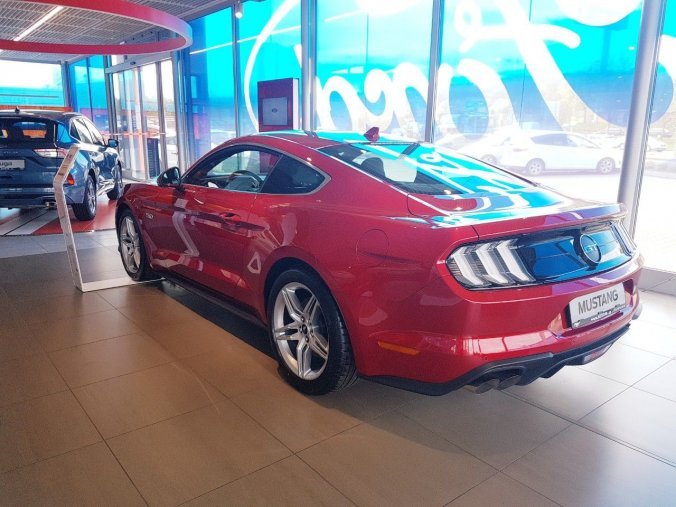 Ford Mustang, liftback, MUSTANG V8 GT Fastback 5,0 GT 330 kW / 449 k 10st. automatic, barva červená