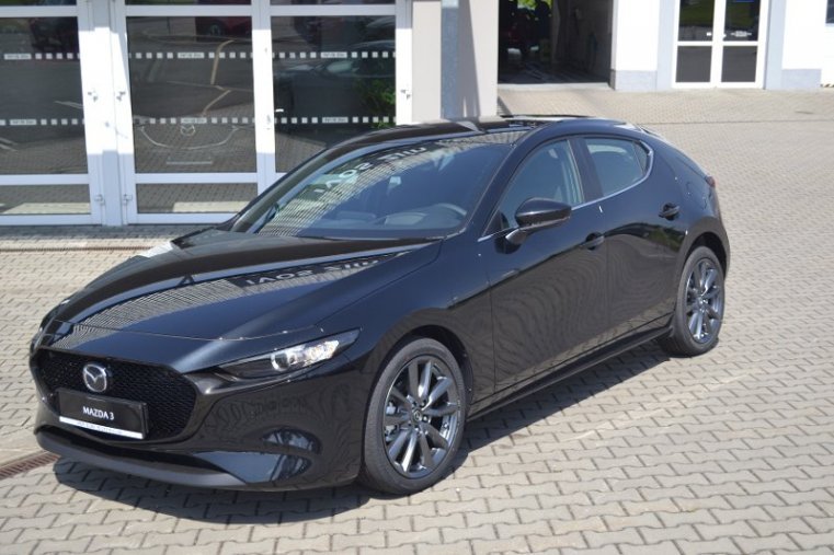 Mazda 3, Skyactiv G122, barva černá