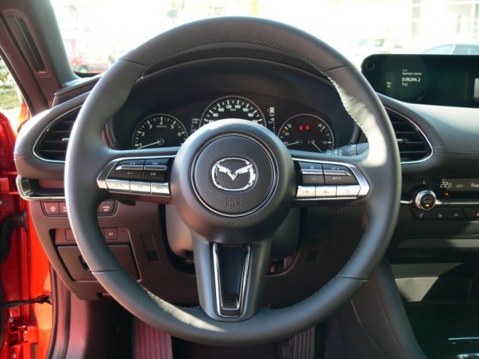 Mazda 3, 2.0 Skyactiv G122 A/T, barva červená