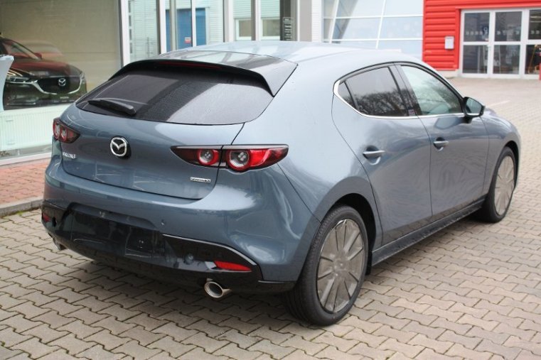 Mazda 3, SKYACTIV-X, barva šedá