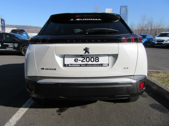 Peugeot 2008, e-GT Elektromotor 100 kW / 13, barva bílá