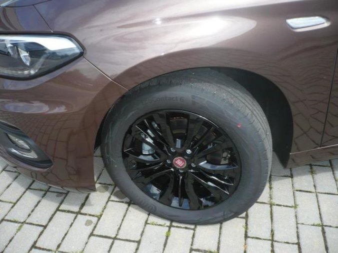 Fiat Tipo, 1.4 95k Italia Street, barva hnědá