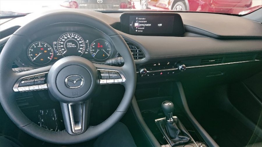 Mazda 3, Skyactiv G122 M/T, barva šedá