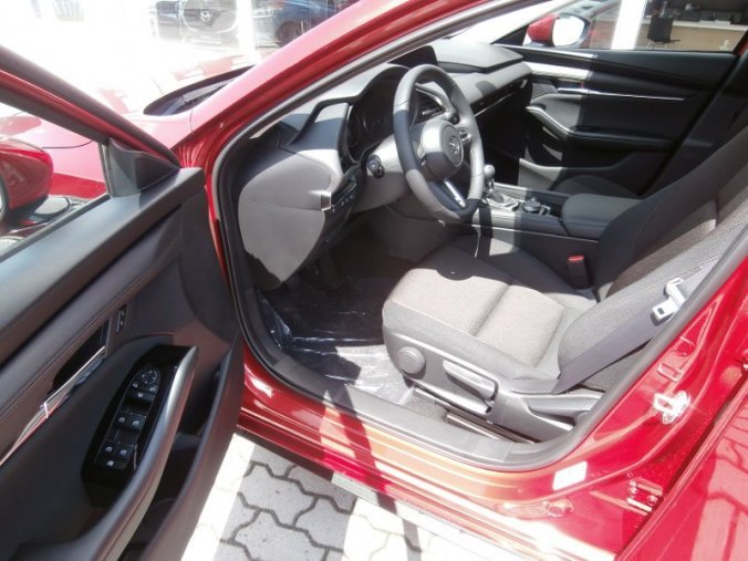 Mazda 3, Skyactiv G122, barva červená