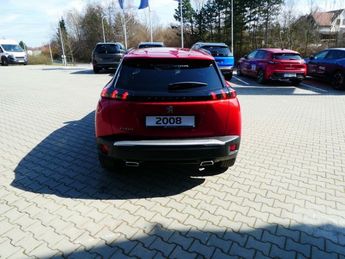 Peugeot 2008, Peugeot 2008 ALLURE 1.2 PureTech 130 MAN6, barva červená