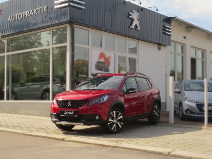 Peugeot 2008, GT LINE 1.2 PureTech 130 MAN6 NAV, barva červená