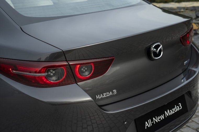 Mazda 3, Skyactiv G122 M/T, barva šedá