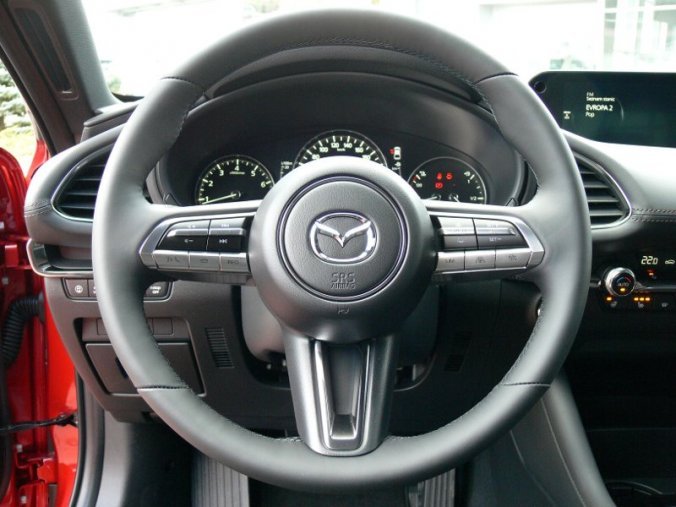 Mazda 3, 2.0 Skyactiv G122, barva červená