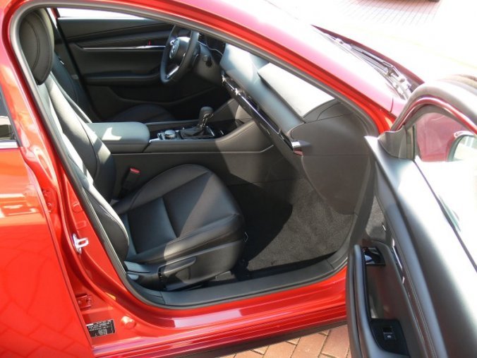 Mazda 3, 2.0 Skyactiv G122 A/T, barva červená