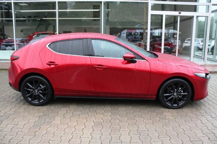 Mazda 3, SKYACTIV-X, barva červená