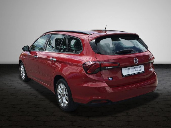 Fiat Tipo, ITALIA EXTRA 1.6 MultiJet 120k E6D, barva červená